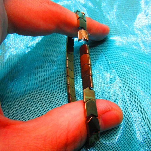 Copper Titanium Hematite Arrows 7" Stretchy Gemstone Bracelet - Picture 3 of 3